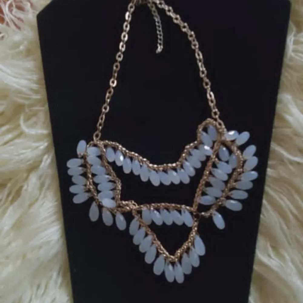 Glossy Beaded Statement Necklace. 🌴